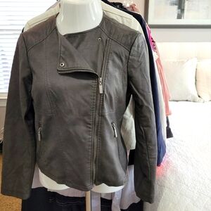 Bernardo asymmetrical zipper flap moto faux leather jacket grey sz M